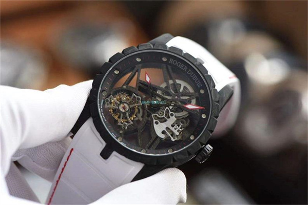 罗杰杜彼进水属于保修范围吗